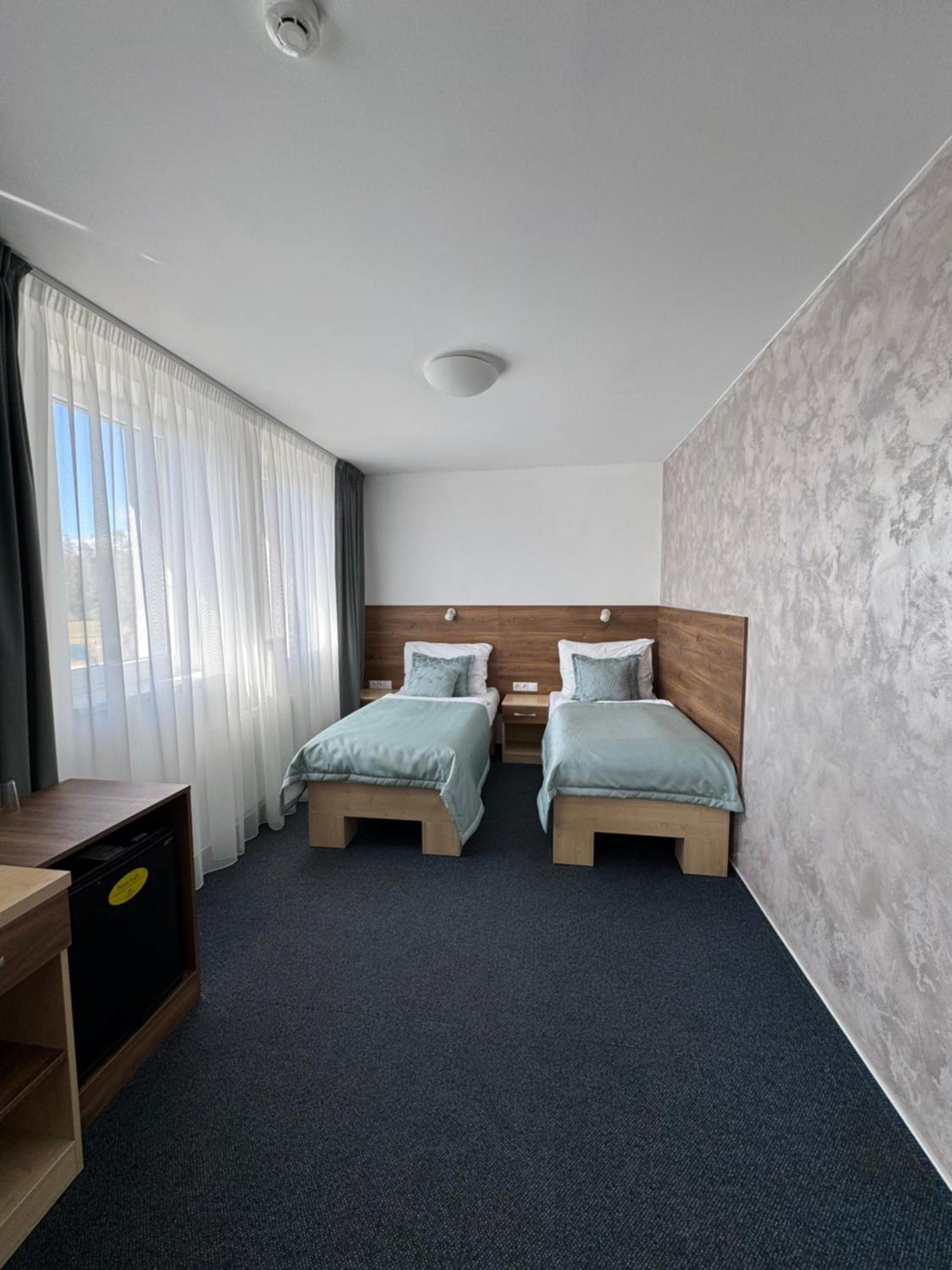 สปอร์ต โฮเต็ล สเลติสเต Hotel คลาดโน ภายนอก รูปภาพ